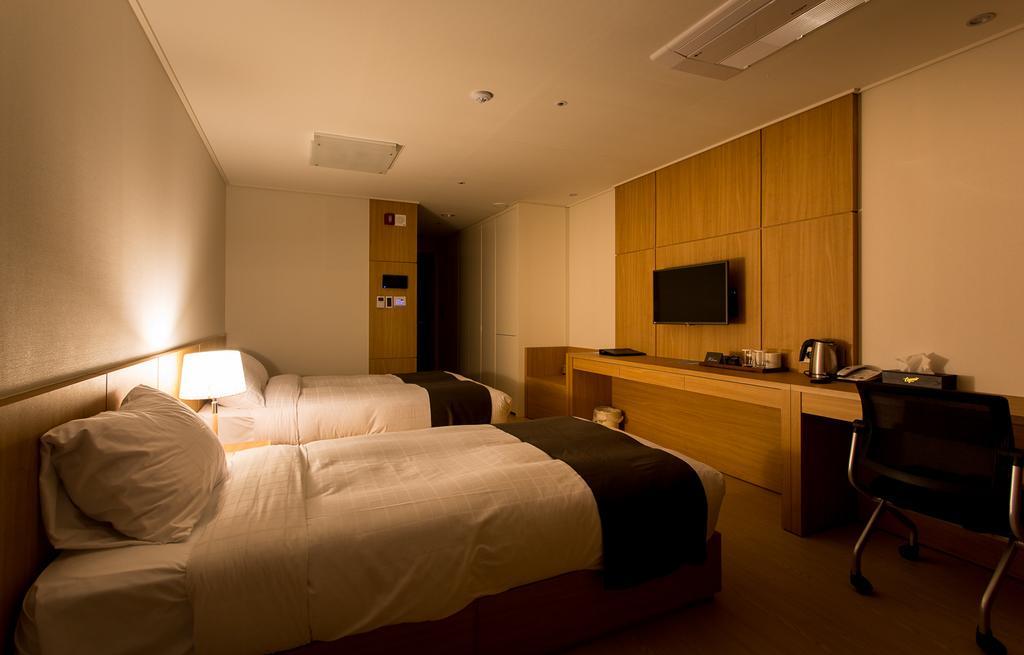 Hotel Logenir Gimcheon Стая снимка