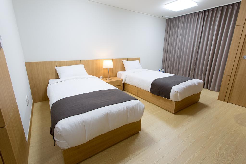 Hotel Logenir Gimcheon Стая снимка